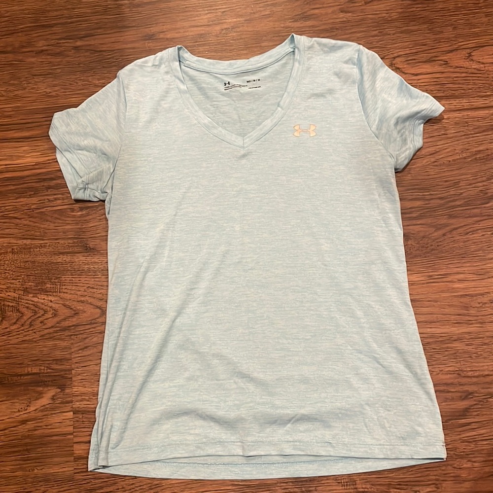 Women’s Under Armour size M dri fit v neck top